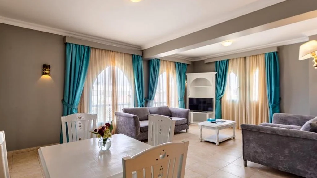 الفندق صن رايز جاردن بيتش ريزورت - الغردقة